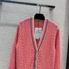 Kvinnors tröjor Designer Milan Runway 2023 Ny vår sommarlång ärmar v halstryck high end jacquard cardigan xnyp