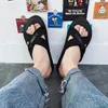 Tofflor män sandles sandaler för män 2023 man sommarstrand vietnam idrottsmän skor vandring ihåliga gladiator skileesslippare