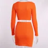 Robes de travail femmes 2 pièces ensemble tricoté hors épaule tissu Orange noir bouton Slash cou Crop hauts dame Sexy Mini jupes femme