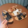 Sandali Belle scarpe con nappe per bambini Ragazze Retro Nero Bianco Marrone Scarpe estive Sandali per bambini Scarpe da spiaggia per bambina fresche F08271 W0217