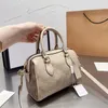 Bolsos Totes Bolso Bolso de diseñador Mujer Clásico Imitación Marca Costura Letra Cremallera Flor Solo hombro Bolsa de almohada Versátil Fiesta de viaje Cena Monedero