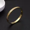 Pulsera de diamantes de 3 filas de acero de titanio, moda para mujeres y hombres, brazalete navideño, regalo de joyería a distancia con bolsa de terciopelo