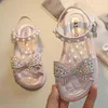 Sandaler 2022 Kids New Flat Sandals Bow Rhinestone Girls Princess Summer Shoes Children Open Toe Pearl Beach Sandaler Storlek 26-36 CSH1267 W0217