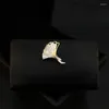 دبابيس راقية مضغوطة Ginkgo Leaf Brooch Women بدلة معطف الملحقات خط العنق مضادات التعرض الإبزيم نبات الزهرة دبابيس المجوهرات المجوهرات