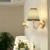 벽 램프 거실 침실을위한 북유럽 직물 전등 갓 현대 금 스콘 경전지 실내 욕실 거울 조명