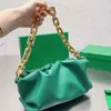 Сумочка зеленая мода 2023 Дизайнерские сумки женщины мини -плечо мягкое кожаное сцепление бело -розово -розовое дамы Топ -женские сумочки облачные сумки роскошная косметическая сумка