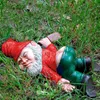 Dekorativa föremål Figurer S/M/L Blue Red Dwarf Lying Drunk Gnome Statues Fairy Garden Decor Ornament Flower Pot Micro Landscape Outdoor Figurine Ornament 230217