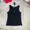 Kadın Tankları Tasarımcı Yelek Klasik Üçgen Basit Temel İnce Tank Üst Yuvarlak Boyun Kolsuz T Shirt