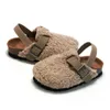 Sandaler barn Baby Boys Girls Warm Fuzzy Slipper Plush Sandals Cork Faux Päls Flats Tobarn Prewalker Slipper Elastic Back Strap W0327