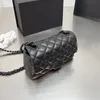 CC Bag Diğer Çantalar 2023SS W Yaz Klasik Flep Mini Square Full Siyah Panda Çanta Zinciri Çapraz Vücut Omuz Omuz Kapitone Calfskin Deri Açık Sacoche Tasarımcı N3H