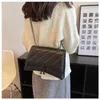 High beauty chain embroidered hourglass bag autumn and winter new niche design shoulder bag large capacity street bag