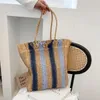 Schlüsselanhänger Gestreifte Strandstrohtasche Große Kapazität Schulter für Frauen Handgefertigte gewebte Handtasche Rattan Casual Tote A