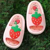 슬리퍼 어린이 슬리퍼 여름 여자 홈 비 슬립 욕실 목욕 목욕 과일 딸기 귀여운 아기 어린이 샌들과 슬리퍼 w0217