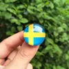 パルティスウェーデン旗ブローチクリスタルグラスブローチメタルヨーロッパヨーロッパアメリカンアジア国旗ブローチバッジナショナルフラッグブローチチームエンブレムクリスタル