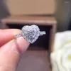 結婚指輪Huitan Bling Heart CZ Engagement Proposal for Lover Girlfriend Classic Trend Eternity Luxury Women Jewelry