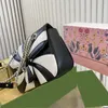 Diseñadores de bolsos de lujo para mujer Bolso bandolera bandolera Diseño de color Bolso cuadrado pequeño bolso de mano carta Patrón señora Monedero Versátil clásico Caja de regalo de cuero muy agradable