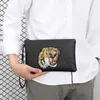 Live-Übertragung der bestickten Tigerkopf-Handtasche für Herren, Business-Handytasche PU mit großem Fassungsvermögen