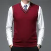 Kamizelki męskie 100% wełny najwyższej jakości marka mody Autum Solid pullover sweter v szyja kamizelka kamizelka zwykłe rękawe zwykłe mężczyzn odzieży 230217