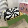 Diseñadores de bolsos de lujo para mujer Bolso bandolera bandolera Diseño de color Bolso cuadrado pequeño bolso de mano carta Patrón señora Monedero Versátil clásico Caja de regalo de cuero muy agradable