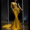 Cristalli di lusso Turchia Dubai Abiti da ballo arabi Collo alto Una spalla Drappeggiata Oro Abiti da sera per occasioni speciali Per le donne Sexy Sirena Robe de Soiree CL1866