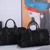 Lyxdesigner Duffle Bag f￶r m￤n toppkvalitet nylon tarp vanligt tryck r￤nder bokst￤ver resv￤skor stor kapacitet canvas axel ox247o