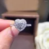 結婚指輪Huitan Bling Heart CZ Engagement Proposal for Lover Girlfriend Classic Trend Eternity Luxury Women Jewelry