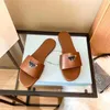 2024 Tendance de la mode Sandales Sandales de luxe d'été Designer Femmes Tongs Slipper Design Véritable Diapositives en cuir Chaîne en métal Dames Chaussures décontractées