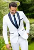 Dopasowane mężczyźni biały garnitur smoking ślubny 2023 Niebieski szal klapa żłobka Tuxedos Formal Wedding Dinner Suit Slim One Button Satin Boy Friend Wedding Goście ubrania