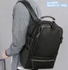 Sacs à bandoulière pour hommes en gros d'usine 2 couleurs vertical sac à main d'affaires de grande capacité tendance de la rue sac en cuir de couleur unie sac à dos de mode de loisirs en plein air