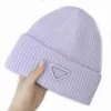 Winter designer mens fashion hat with letters portable washable knitted beanies cashmere material leather stickers casual couple wind proof designer hats