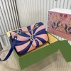 Diseñadores de bolsos de lujo para mujer Bolso bandolera bandolera Diseño de color Bolso cuadrado pequeño bolso de mano carta Patrón señora Monedero Versátil clásico Caja de regalo de cuero muy agradable