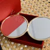 Specchi compatti di lusso Specchi cosmetici acrilici G Fashion Specchio pieghevole per sacchetto di polvere in velluto con confezione regalo Strumenti per il trucco in oro Stile classico portatile