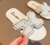 Slipper 2023 Sommer Neue Kinder Hausschuhe Mode Perle Mädchen Sandalen Perlen Prinzessin Strand Schuhe Casual Kinder Baby Kleinkind Wohnungen Schuh W0217