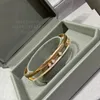 نقل سوار Bangle Designer Designer for Woman Diamond Gold Plated 18K T0P جودة الاستنساخ الرسمية الهدية الكلاسيكية لصديقته 013