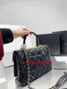 2023 modne torby na ramię CC projektant nowe ulepszone torby crossbody projektanci Fashion Lady kopertówka popularne retro skórzane luksusowe torebki wypukłe czcionki Glod Hardware