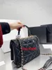 2023 Ny uppgraderad kanal Trendiga CC Axelväskor Designer Crossbody-väska Mode Dam Clutchväskor Populära Lyxhandväskor Bulgy Font Guld Hårdvara Svart Retro