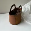 Micro Bolsa Designer Tropicalia Em Couro Marrom e Ráfia Bolsas de Praia Painéis de Tecido Trançado Ferragens Douradas Bolsas de mão Letras Bordadas Palha Bolsas artesanais