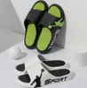 De senaste män och kvinnor skor Summer Sports Outdoor Non-Slip tofflor Många stilar att välja från Support Custom Logo
