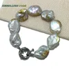 Bracelets à breloques Bracelet de perles irrégulières inhabituelles Blanc Peu de couleur dorée Bonne brillance 3 Taille pour les femmes Épaisseur de 8 mm Forme ovale plate Naturel