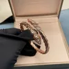 Bracciale con ciondolo in oro di design femminile, osso di serpente, testa di serpente femminile, bracciale in oro rosa 18 carati, tutto in lega di acciaio al titanio, la placcatura elettrolitica non tramonta mai