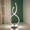 Lampade da tavolo Lampada a LED moderna creativa da scrivania in metallo nordico camera da letto a spirale night luce interno casa soggiorno decorazione