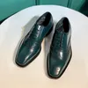 2023 zapatos tallados Brogue de cuero de grano completo, zapatos formales de negocios para caballeros, zapatos Oxford verdes para hombres