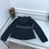 Giacca antivento da donna firmata con cappuccio Cintura primaverile e autunnale Camicia casual Triangolo in metallo Cappotto sottile Felpa con cerniera Cardigan 25IC