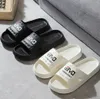 Los últimos zapatos de hombre y mujer, zapatillas antideslizantes de baño de EVA para el hogar de verano, muchos estilos para elegir, compatible con logotipo personalizado