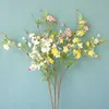 Ghirlande di fiori decorativi NUOVO Bellissimo fiore di pruno con foglia Fiori artificiali per la decorazione della tavola di casa indie room decor flores economici T230217