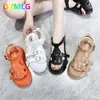 Sandaler Sports Old Female 2023 Fairy Style Summer Leisure Soft Bottom Beach Shoes Shoe For Women Clear Sandal Söta klackar