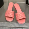 Sandalias Pequeño viento fragante rómbico a cuadros zapatillas de tacón grueso 2023 diseño primavera y verano nuevos zapatos de mujer suaves con sandalias francesas