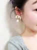 Boucle d'oreille goutte de charme de qualité de luxe 2023 en forme de champignon de couleur blanche et noire en plaqué or 18 carats avec tampon de boîte PS3338