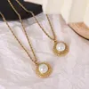Pendentif Colliers Plaqué Or Acier inoxydable Twisted Round Collier Accessoires Chaîne de cou pour femmes Bijoux de perles simulées