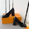 Sandale de qualité supérieure Femmes Espadrille Luxury Ribbon Platform Summer en cuir authentique Nouveau charmant cale High Heel Sliders Designer Men Mule 0218